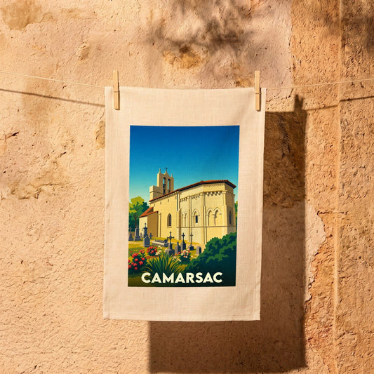 Torchon souvenir de la ville de Camarsac avec une illustration stylisée de son église.