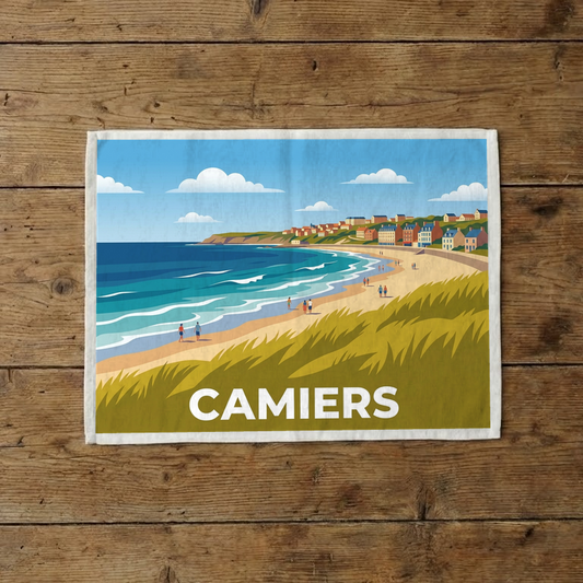 Torchon souvenir de la ville de Camiers avec une illustration stylisée de sa plage et de ses dunes.