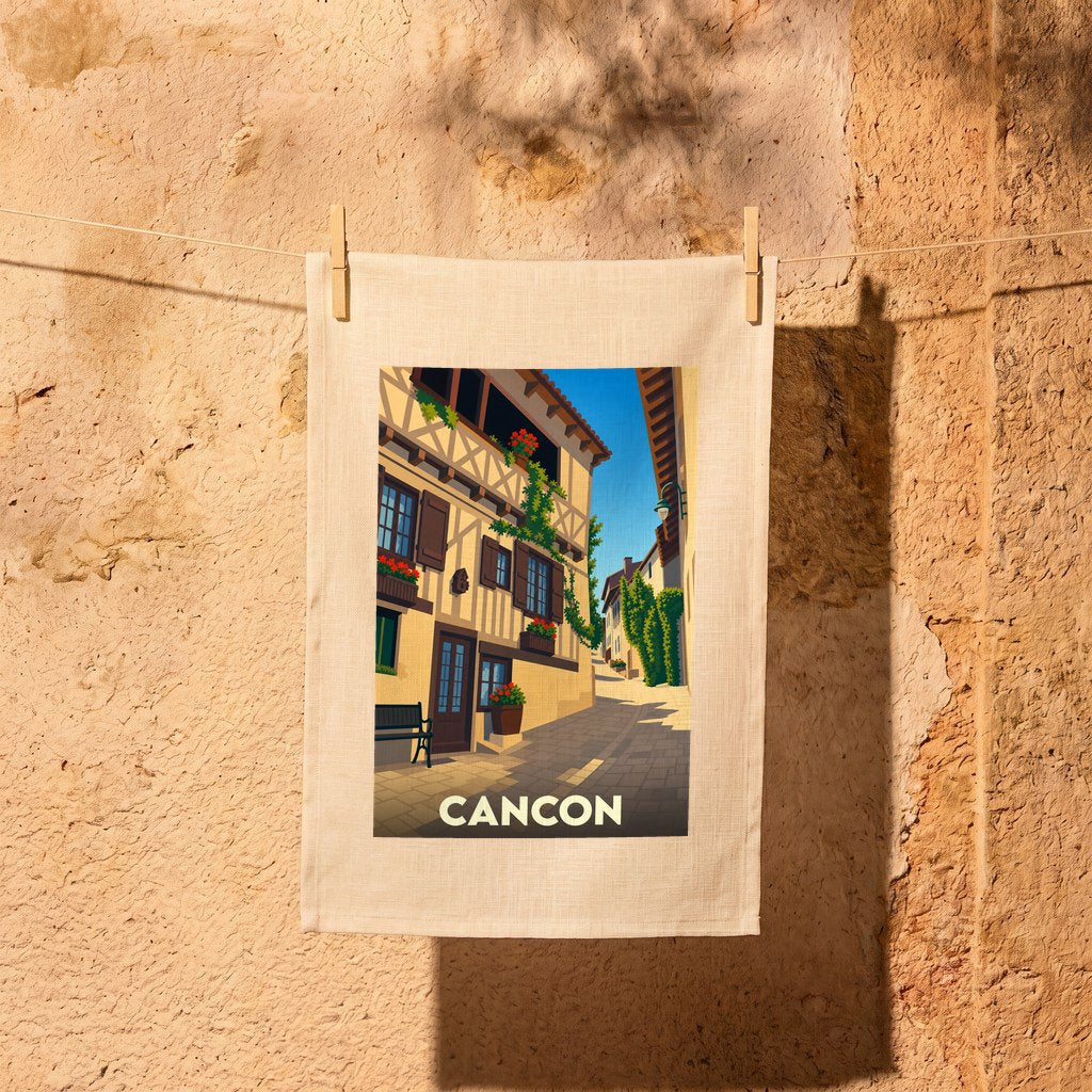 Torchon souvenir de la ville de Cancon avec une illustration stylisée d'une ruelle pittoresque.
