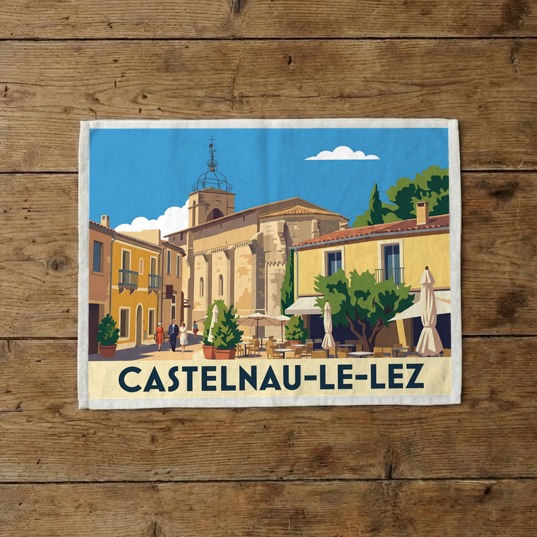 Torchon souvenir de la ville de Castelnau-le-Lez avec une illustration stylisée de son centre historique.