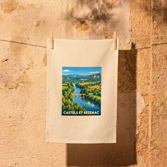 Torchon souvenir de la ville de Castels et Bézenac avec une illustration de paysage stylisée.