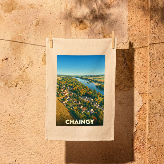 Torchon souvenir de la ville de Chaingy orné d'une illustration paysagère stylisée.