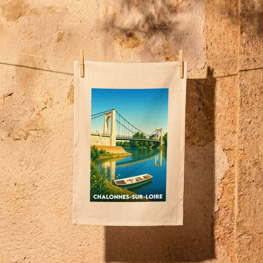 Torchon souvenir de la ville de Chalonnes-sur-Loire avec une illustration stylisée de son pont suspendu.