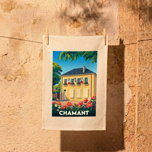 Torchon souvenir de la ville de Chamant avec une illustration stylisée d'une maison fleurie aux couleurs de la France.