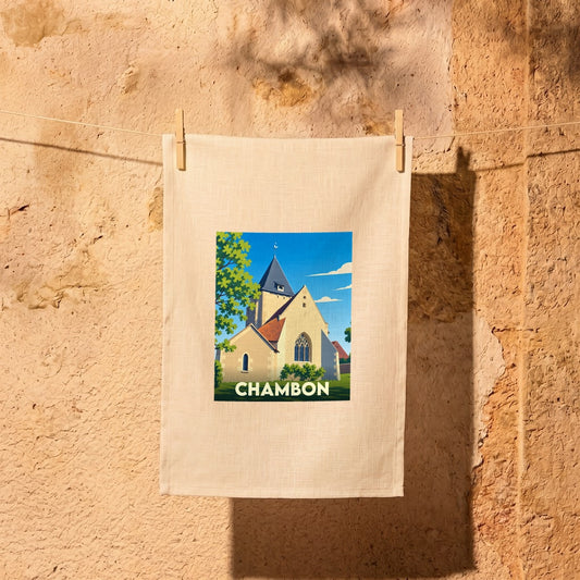 Torchon souvenir de la ville de Chambon avec une illustration stylisée de son église.