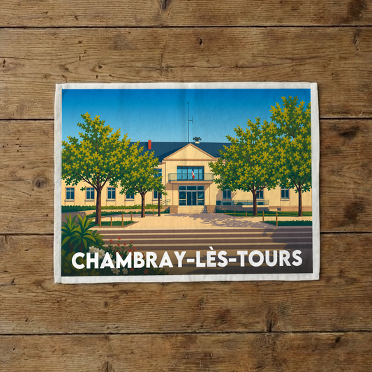 Torchon souvenir de la ville de Chambray-lès-Tours avec une illustration stylisée de l'hôtel de ville.
