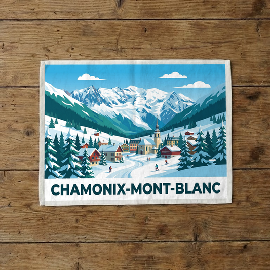 Torchon souvenir de Chamonix-Mont-Blanc illustrant un paysage de montagne enneigé avec son village.
