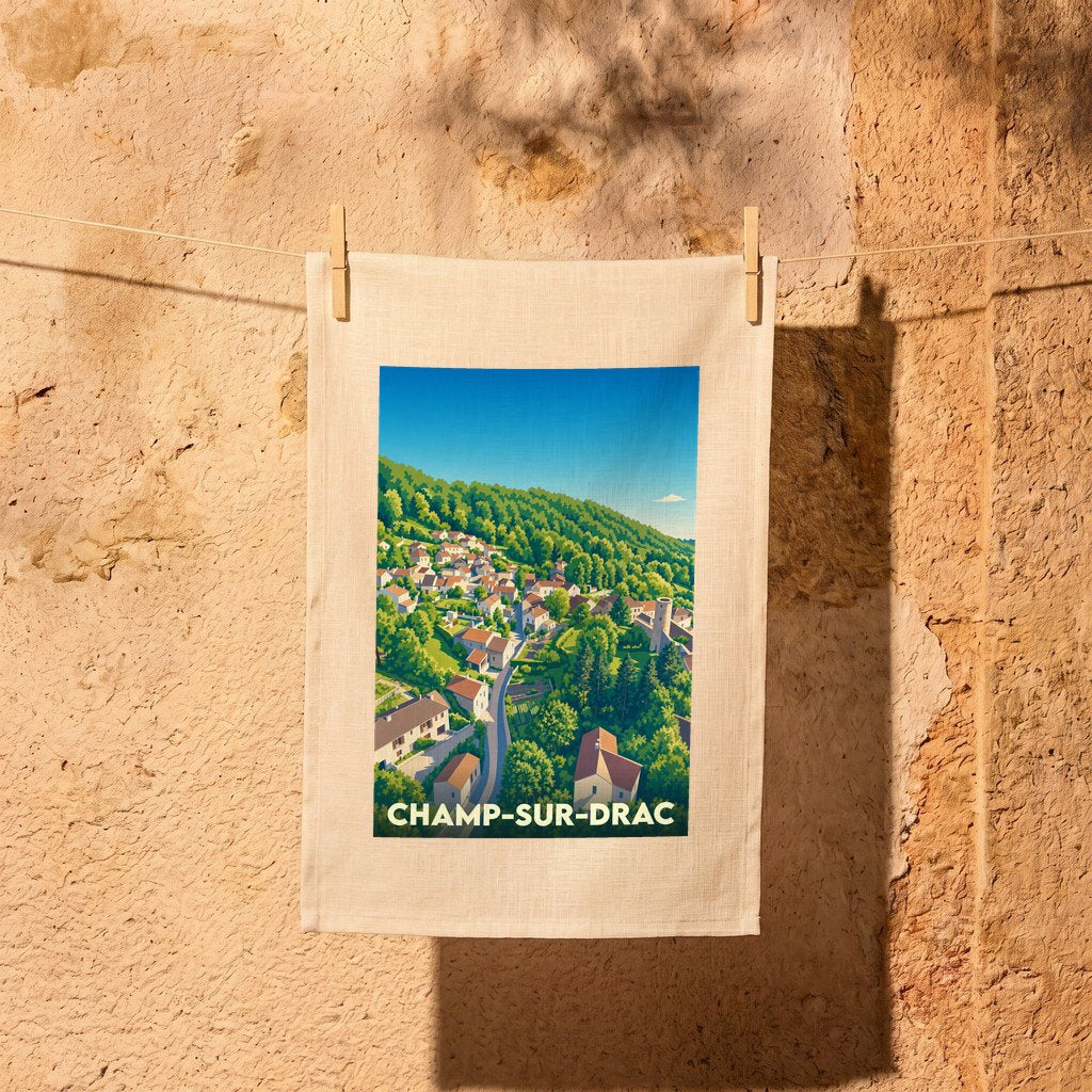 Torchon souvenir de la ville de Champ-sur-Drac illustré par un paysage de village vallonné.