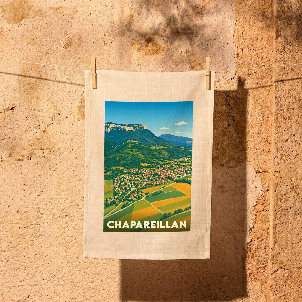 Torchon souvenir de la ville de Chapareillan illustré d'un paysage de montagne stylisé.