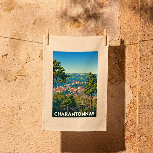 Torchon souvenir de la ville de Charantonnay avec une illustration stylisée d'un paysage arboré.