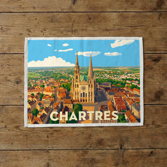 Torchon souvenir de la ville de Chartres avec une illustration stylisée de sa cathédrale.