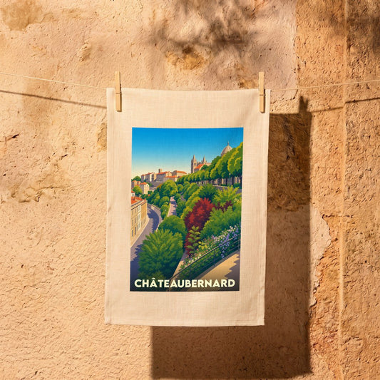 Torchon souvenir de la ville de Châteaubernard avec une illustration stylisée et colorée.
