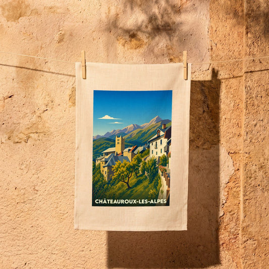Torchon souvenir de la ville de Châteauroux-les-Alpes avec une illustration stylisée d'un village de montagne.