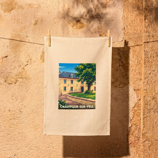 Torchon souvenir de la ville de Chauffour-sur-Vell avec une illustration stylisée d'une bâtisse en pierre.