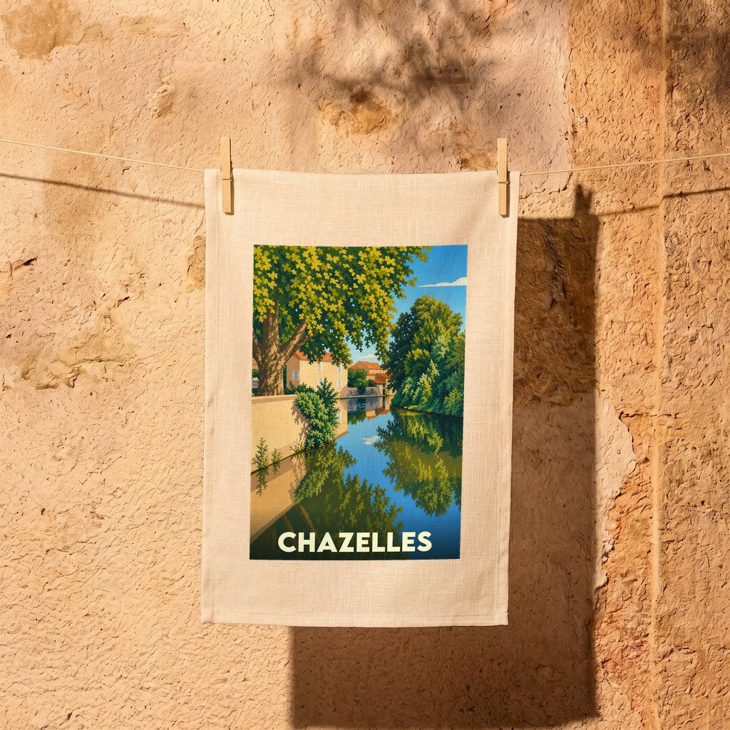 Torchon souvenir de la ville de Chazelles illustré d'un paysage de rivière stylisé.