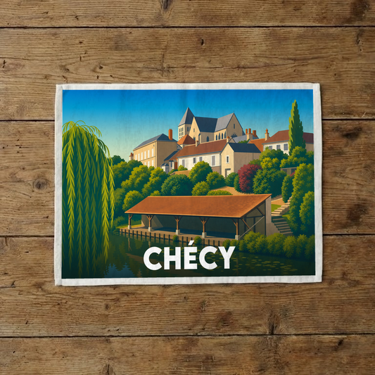 Torchon souvenir de la ville de Chécy illustré d'une vue stylisée du bord de Loire et de son église.
