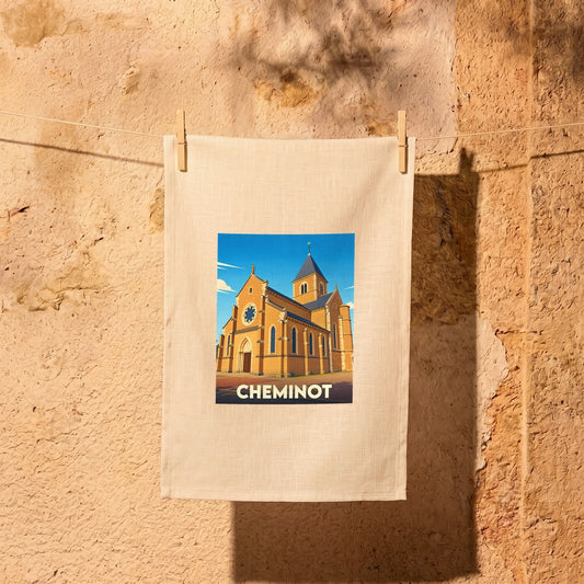 Torchon souvenir de la ville de Cheminot avec une illustration stylisée de son église.
