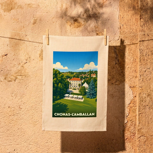Torchon souvenir de la ville de Chonas-l'Amballan avec une illustration stylisée d'un domaine provençal.