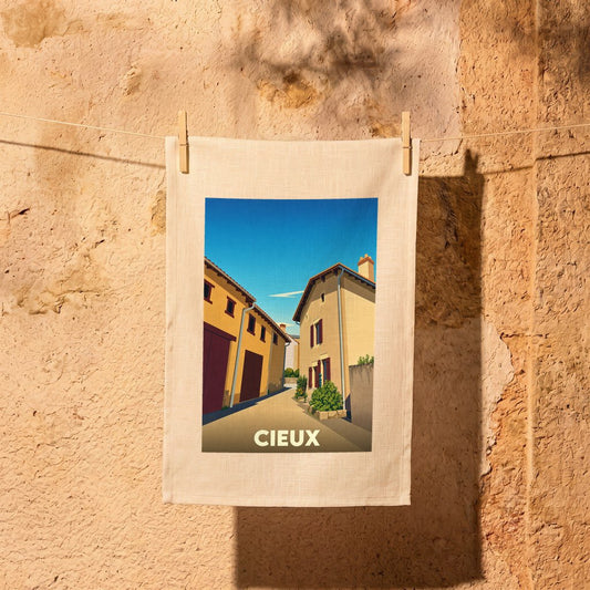 Torchon souvenir de la ville de Cieux avec une illustration stylisée d'une ruelle ensoleillée.