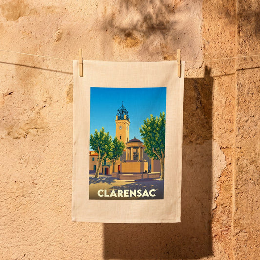 Torchon souvenir de la ville de Clarensac avec une illustration stylisée.