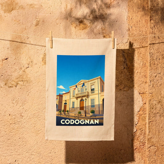 Torchon souvenir de la ville de Codognan orné d'une illustration stylisée de sa mairie.