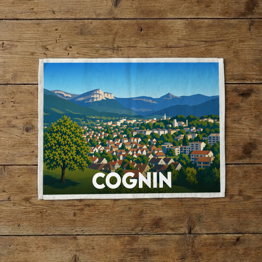 Torchon souvenir de la ville de Cognin illustré d'un paysage montagneux stylisé surplombant la ville.