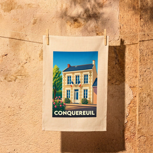 Torchon souvenir de la ville de Conquereuil avec une illustration stylisée de sa mairie.