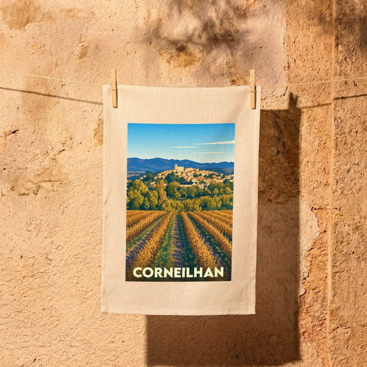 Torchon souvenir de la ville de Corneilhan avec une illustration stylisée de son paysage viticole.