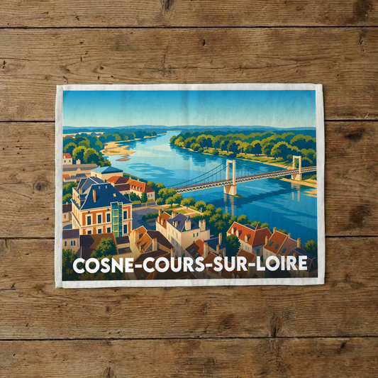 Torchon souvenir de Cosne-Cours-sur-Loire avec une illustration stylisée des bords de Loire et de son pont.