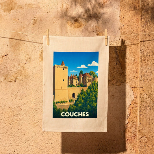 Torchon souvenir de la ville de Couches avec une illustration stylisée de son château médiéval.
