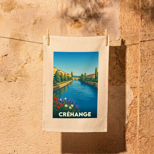 Torchon souvenir de la ville de Créhange avec une illustration stylisée d'un canal fleuri.