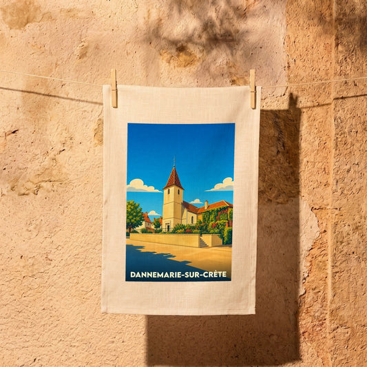 Torchon souvenir de la ville de Dannemarie-sur-Crête avec une illustration stylisée de son église.