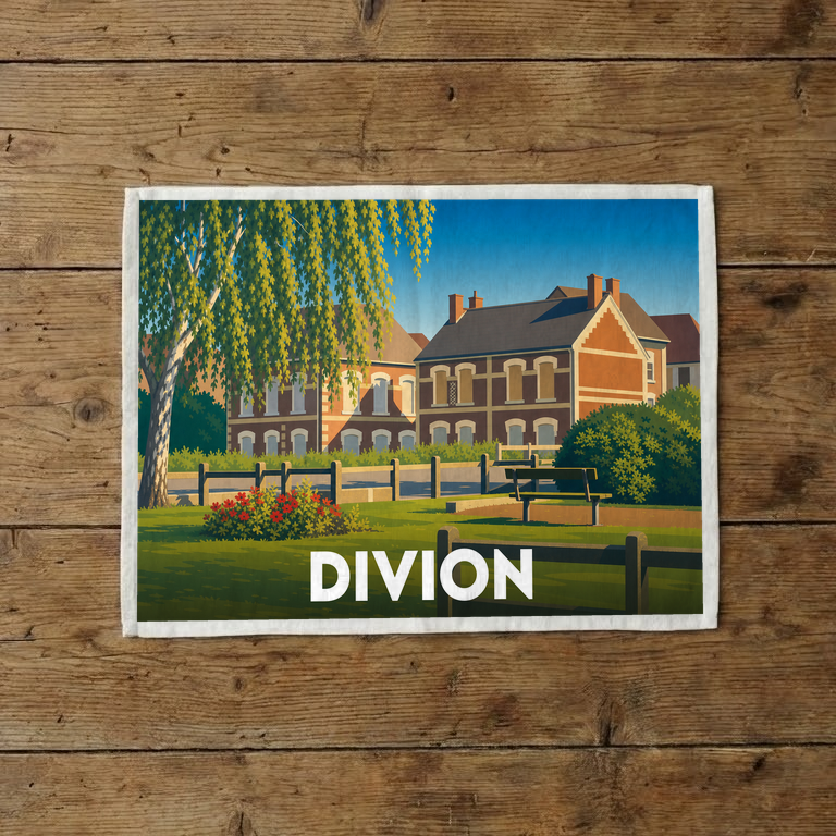 Torchon souvenir de la ville de Divion avec une illustration stylisée d'un paysage urbain paisible.