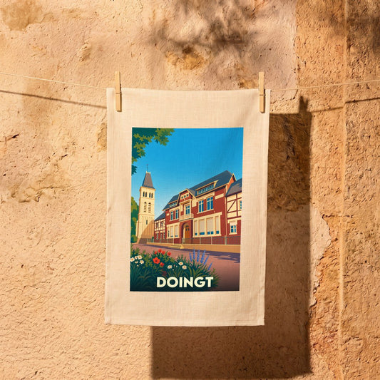 Torchon souvenir de la ville de Doingt illustré d'un dessin stylisé de sa mairie et de son église.