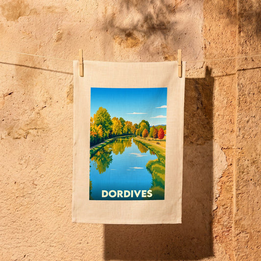 Torchon souvenir de la ville de Dordives avec une illustration stylisée d'un canal bordé d'arbres.
