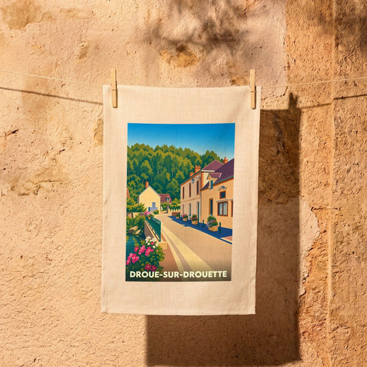 Torchon souvenir de la ville de Droue-sur-Drouette avec une illustration stylisée.