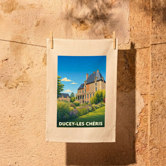 Torchon souvenir de la ville de Ducey-Les Chéris avec une illustration stylisée de son château.