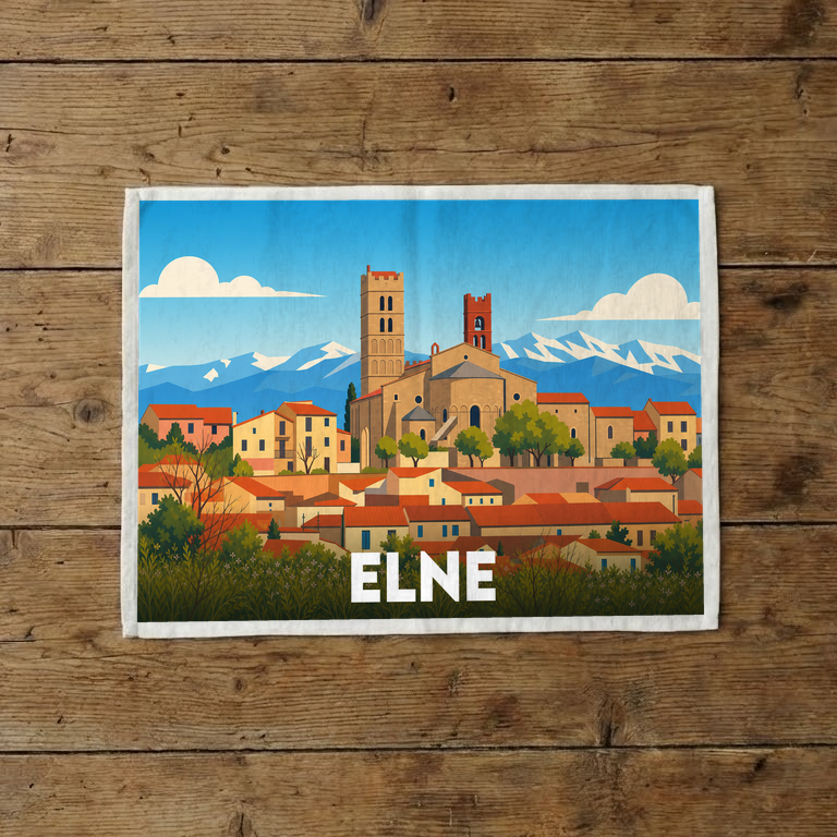 Torchon souvenir de la ville d'Elne avec une illustration stylisée de sa cathédrale sur fond de montagnes.