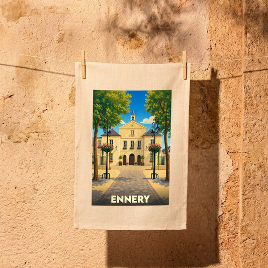 Torchon souvenir de la ville d'Ennery avec une illustration stylisée de sa mairie.