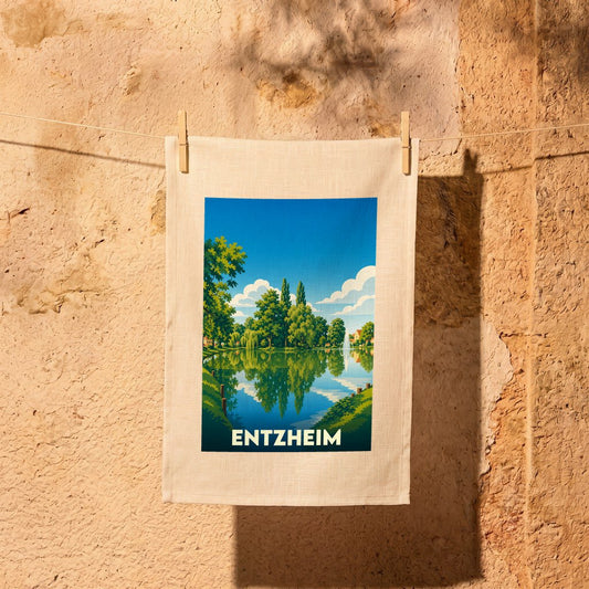 Torchon souvenir de la ville d'Entzheim avec une illustration stylisée d'un plan d'eau arboré.