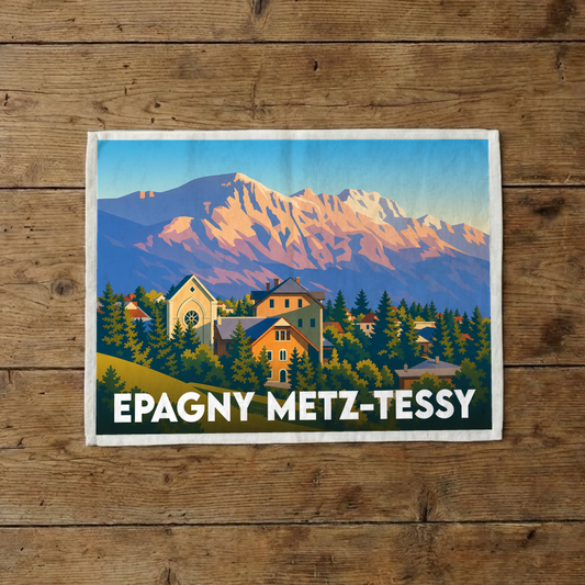 Torchon souvenir de la ville d'Epagny Metz-Tessy avec une illustration stylisée de montagne et de village.
