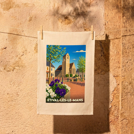Torchon souvenir de la ville d'Étival-lès-le-Mans avec une illustration stylisée de son église.