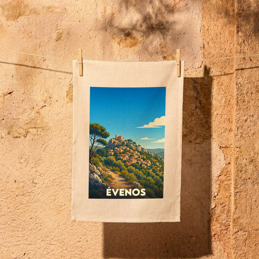 Torchon souvenir de la ville d'Évenos avec une illustration stylisée d'un village perché.
