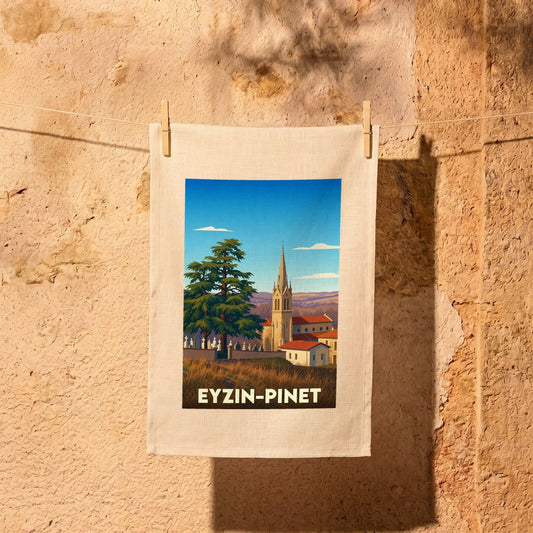 Torchon souvenir de la ville d'Eyzin-Pinet avec une illustration stylisée de son église et d'un grand cèdre.