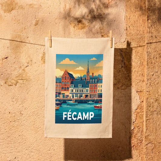 Torchon souvenir de la ville de Fécamp avec une illustration stylisée de son port et de son front de mer.