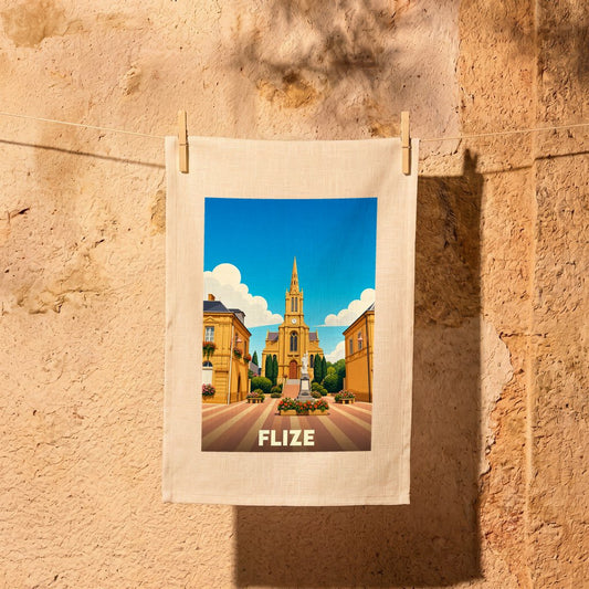Torchon souvenir de la ville de Flize avec une illustration stylisée de son église et de sa place centrale.