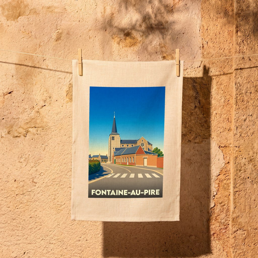 Torchon souvenir de la ville de Fontaine-au-Pire avec une illustration stylisée de son église et de ses rues.