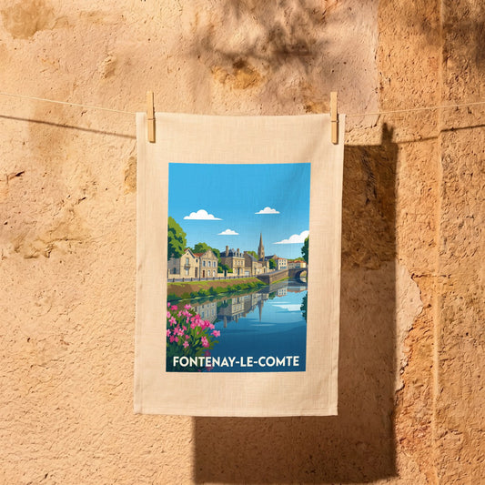 Torchon souvenir de la ville de Fontenay-le-Comte avec une illustration stylisée.
