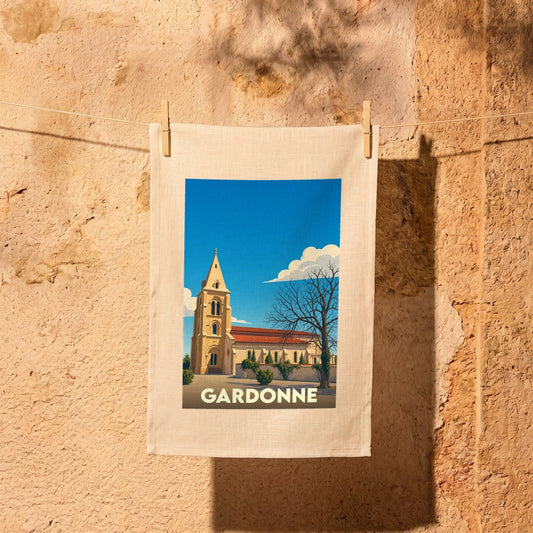 Torchon souvenir de la ville de Gardonne illustré d'une église sous un ciel bleu.