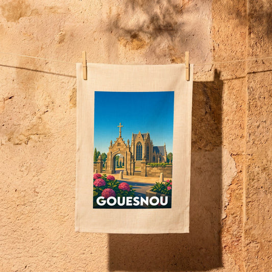 Torchon souvenir de la ville de Gouesnou illustré d'une église et de fleurs dans un style rétro.